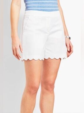LANE BRYANT WHITE, SCALLOPED HEM THE ALLIE SHORT Sz. 18